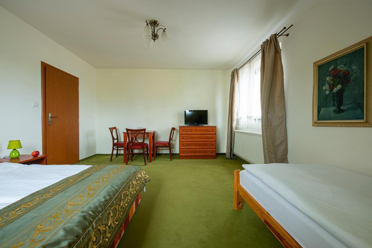 Penzion A Restauracia Lavender Motel Poprad Exterior photo