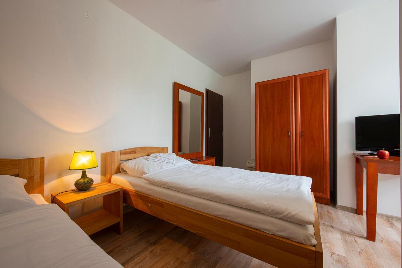 Penzion A Restauracia Lavender Motel Poprad Exterior photo