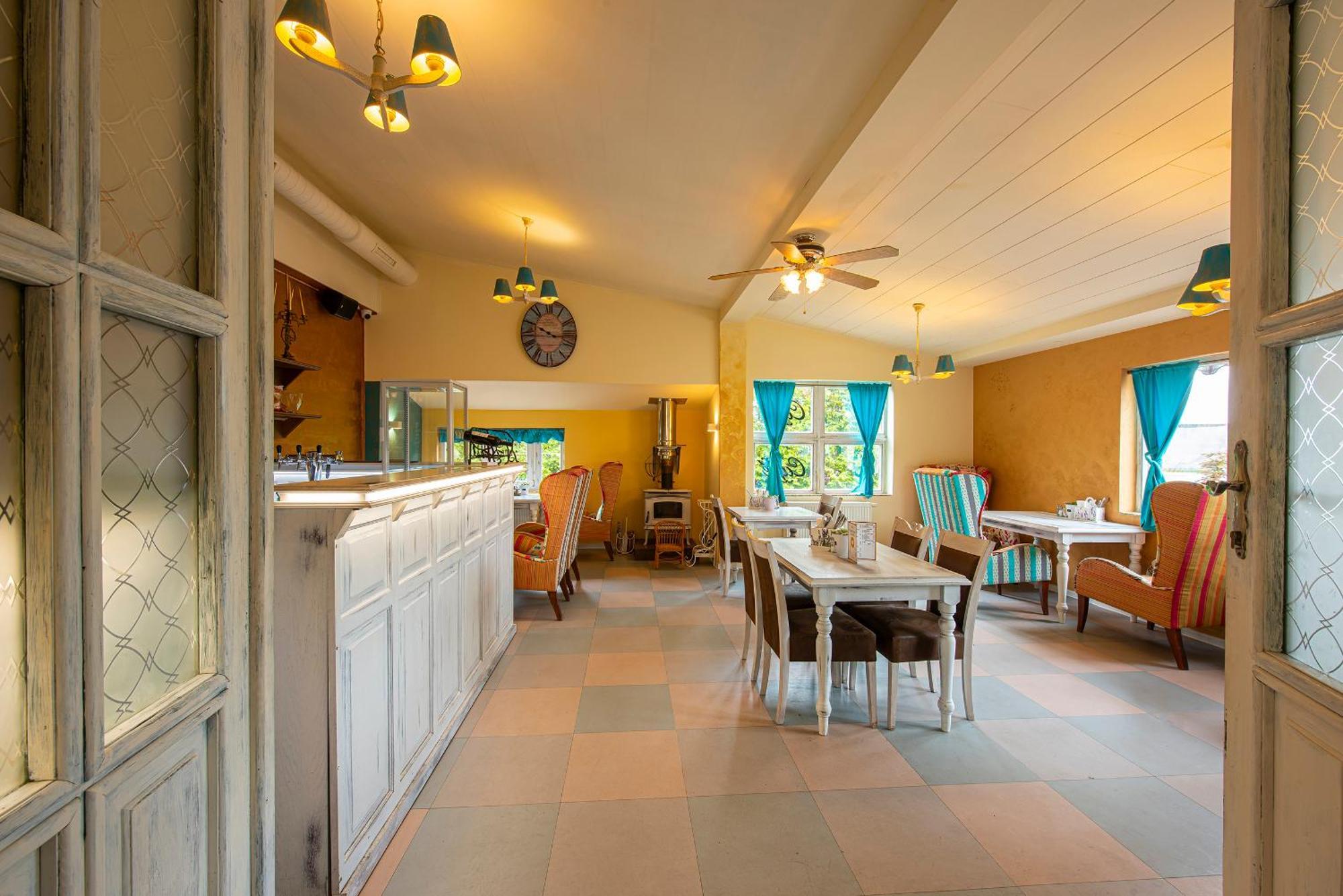 Penzion A Restauracia Lavender Motel Poprad Exterior photo