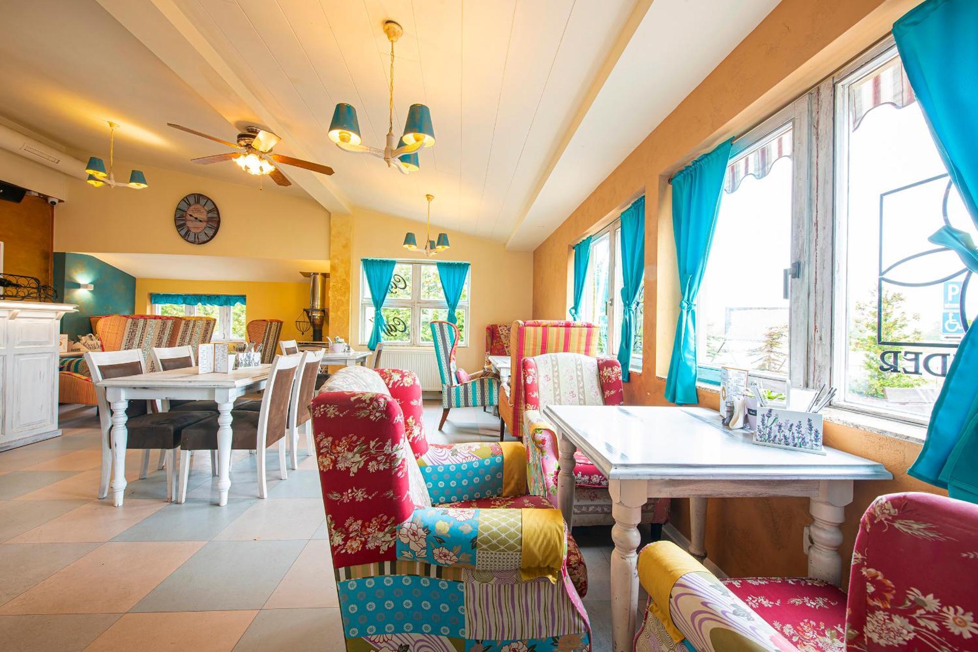 Penzion A Restauracia Lavender Motel Poprad Exterior photo