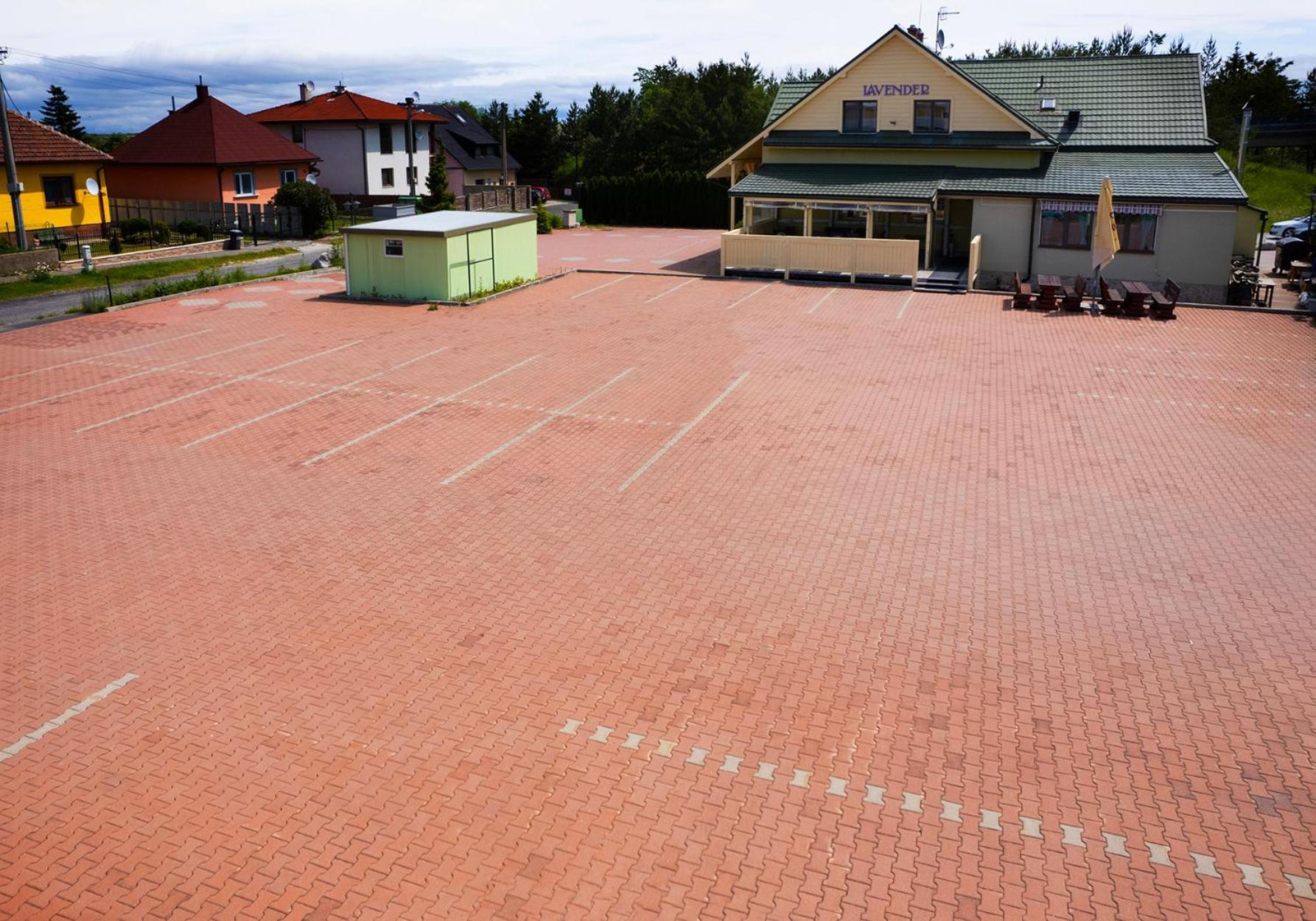 Penzion A Restauracia Lavender Motel Poprad Exterior photo